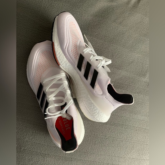Brand New Adidas UltraBOOST Light Running Shoes👟👟👟👟🥰🥰🥰 - Picture 10 of 14
